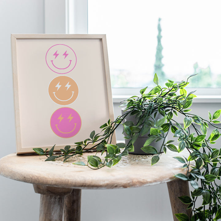 Pop art Smiley Face Decor - Preppy Room Decor for Women Woman - Vintage Retro Wall Decor for Teen Girls Bedroom, small Apartment - Aesthetic Room Decor - Minimalist Funky Wall Art - Cute Trendy Poster