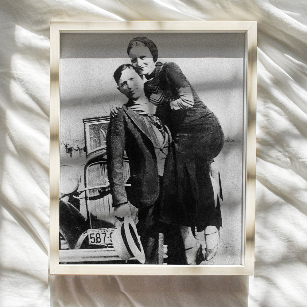 Bonnie and Clyde Vintage Picture Photo - Historic Outlaw, Bank Robber, Gangster Wall Decor - Unique Gift for Men, Boys, Teens, Historian, American History Fan - Wall Art for Bar, Man Cave