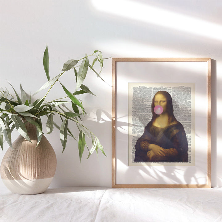 Mona Lisa Bubble Gum Art - Bedroom, Living room Wall Decor - Trendy Preppy Room Decorations, Home Decor - Great Gift Idea - Funny Wall Art Poster - Leonardo DaVinci Dictionary Art - UNFRAMED