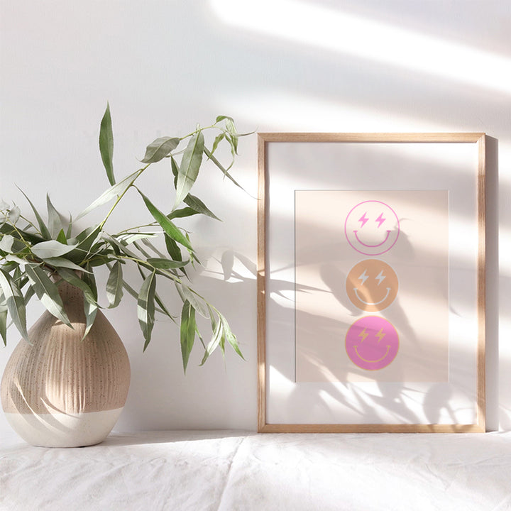 Pop art Smiley Face Decor - Preppy Room Decor for Women Woman - Vintage Retro Wall Decor for Teen Girls Bedroom, small Apartment - Aesthetic Room Decor - Minimalist Funky Wall Art - Cute Trendy Poster